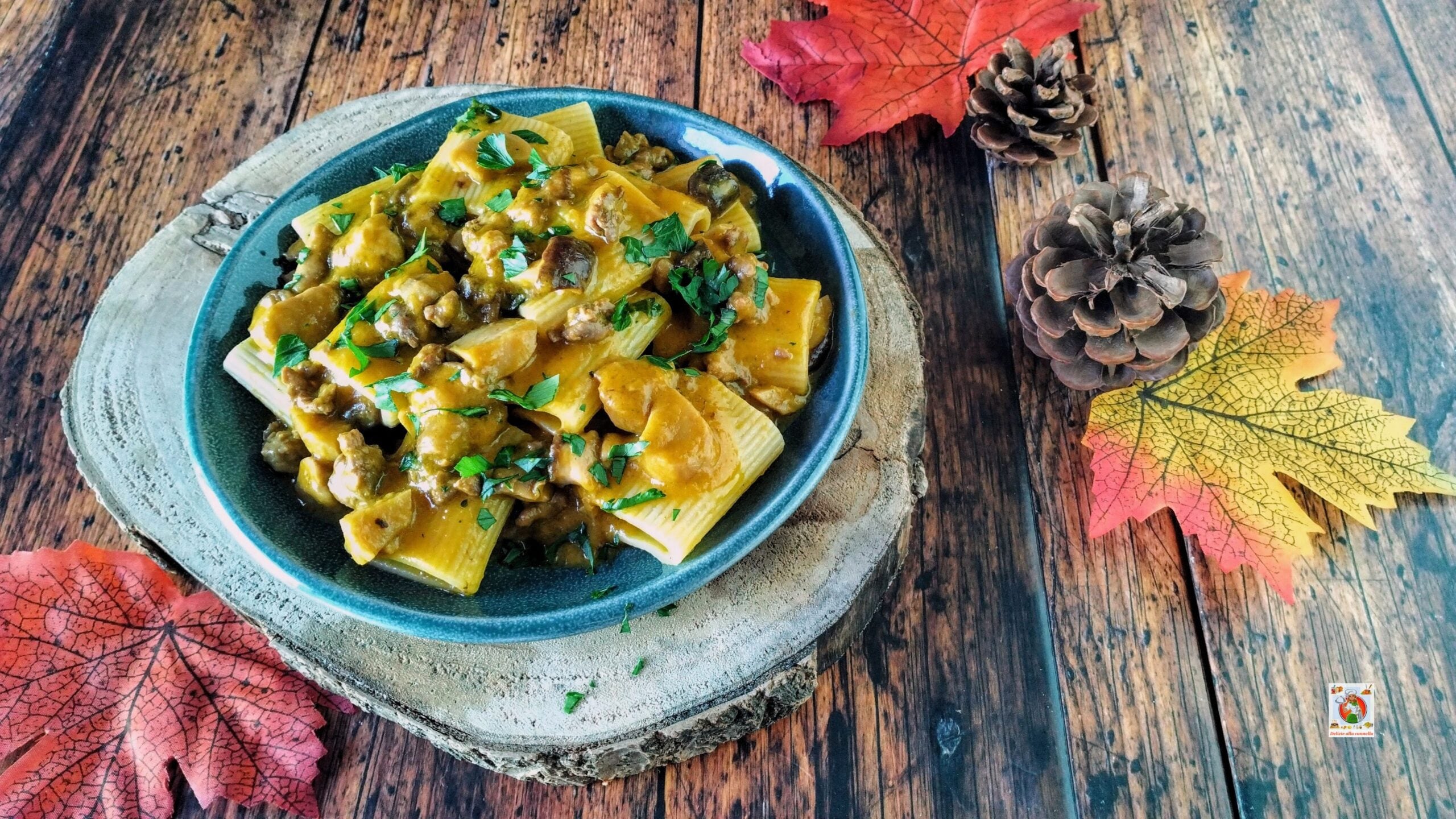 Paccheri met paddenstoelen, worst en pompoen: een rijke en smaakvolle herfstpasta