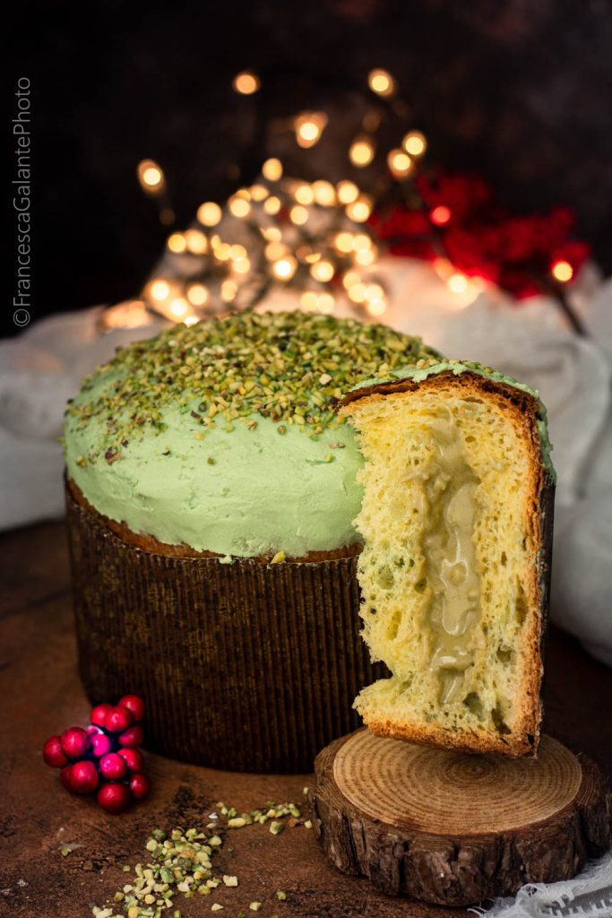 Panettone Massari met vulling en pistacheglazuur