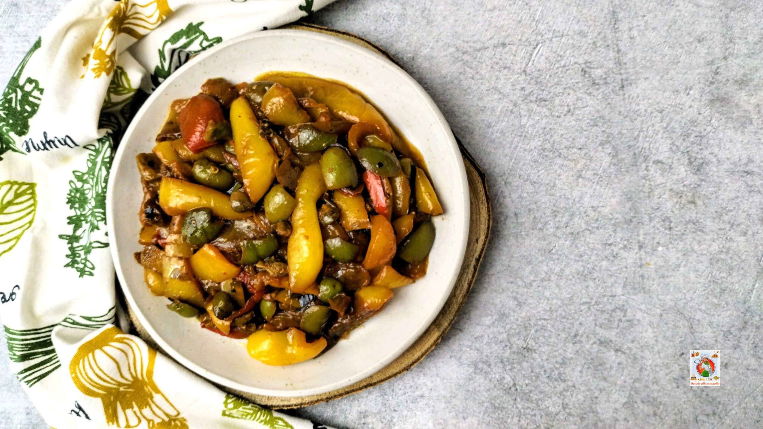 Paprika’s in zoetzuur in de pan: de perfecte mix van zoet en zout in een volledig mediterrane bijgerecht