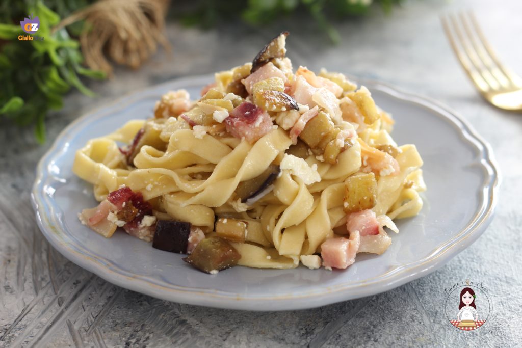 Pasta aubergine en zwaardvis