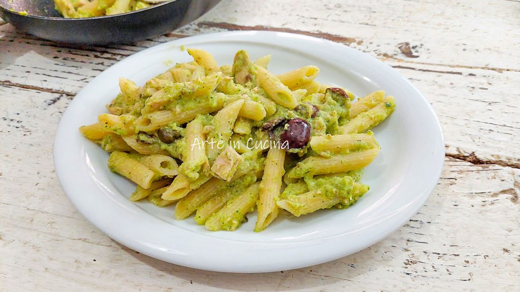 PASTA met TONIJN COURGETTE en OLIEVEN romig