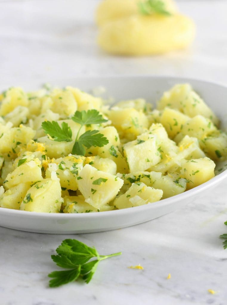 Aardappelsalade met ui en peterselie