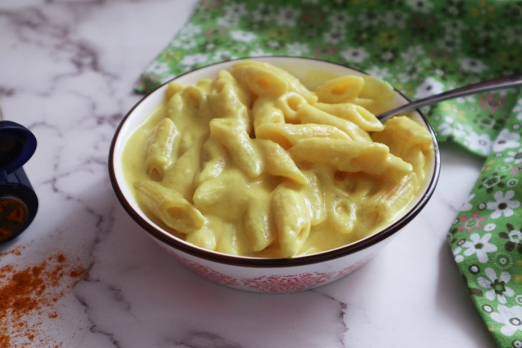 Pennette met bloemkoolcrème en kurkuma
