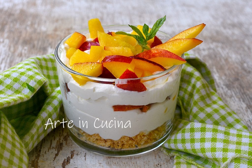 Perzikdessert zomers in een glas