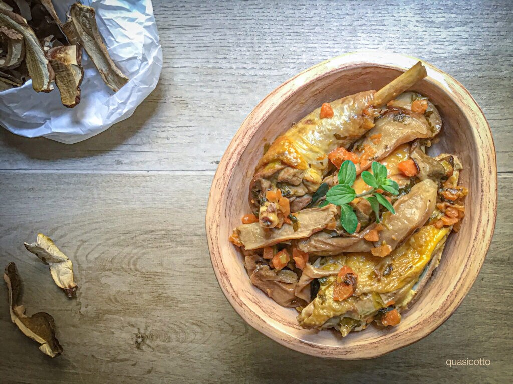Parelhoen met champignons in de pan