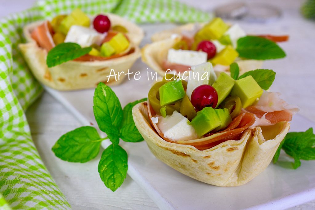 Piadina bakjes spek en avocado