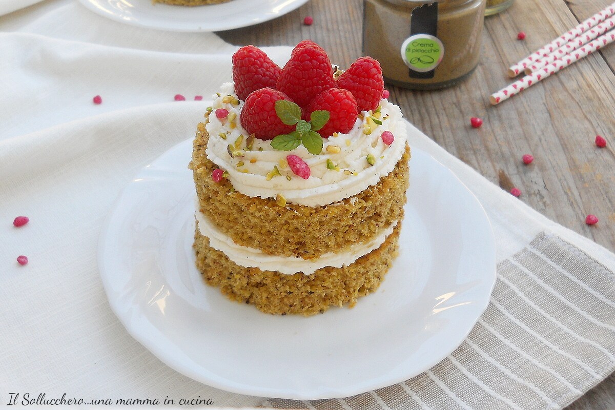 Pistache en frambozencakejes met mascarponecrème
