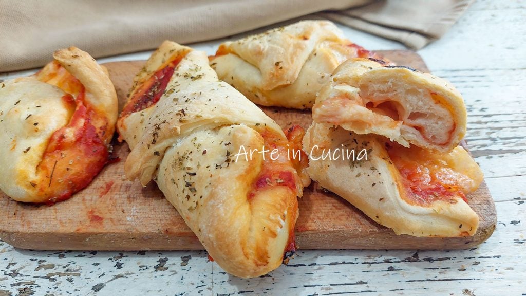 PIZZACANNOLI met mozzarella en tomaat