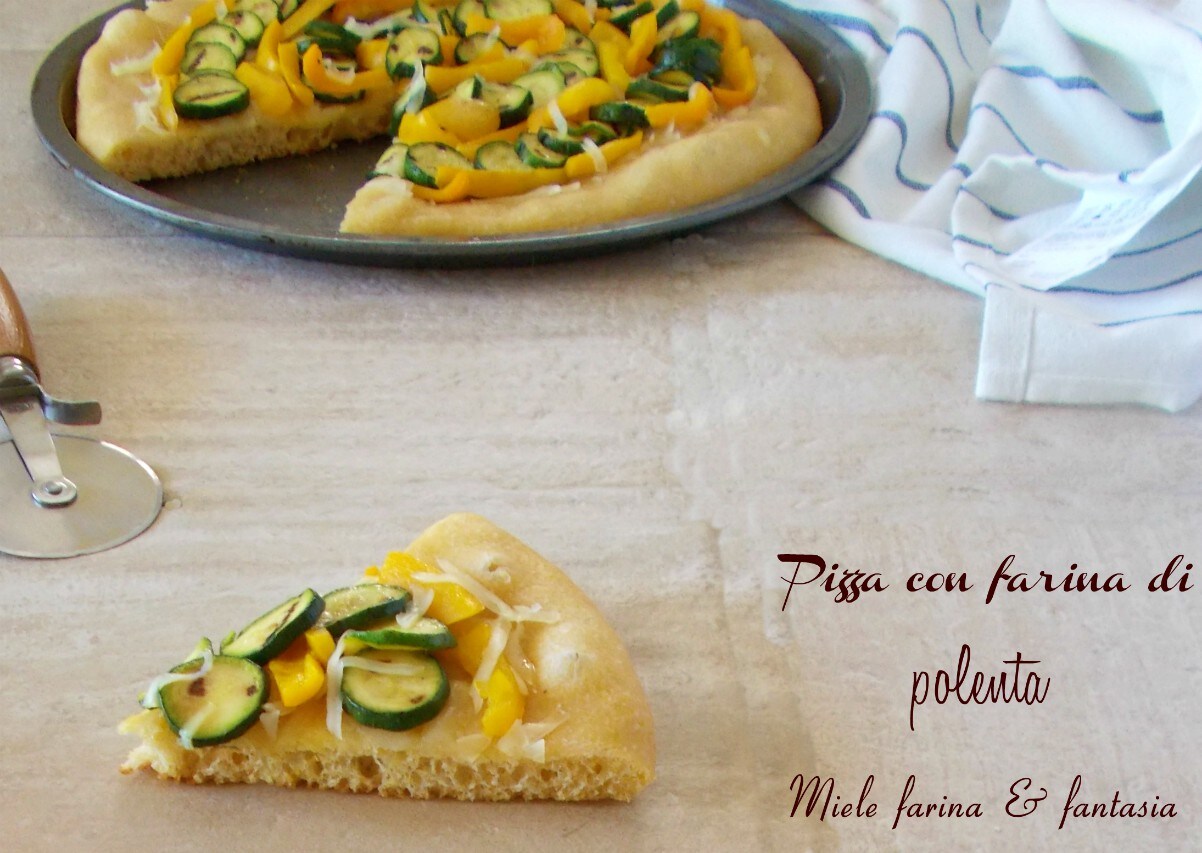 Pizza met gele maïsmeel voor polenta