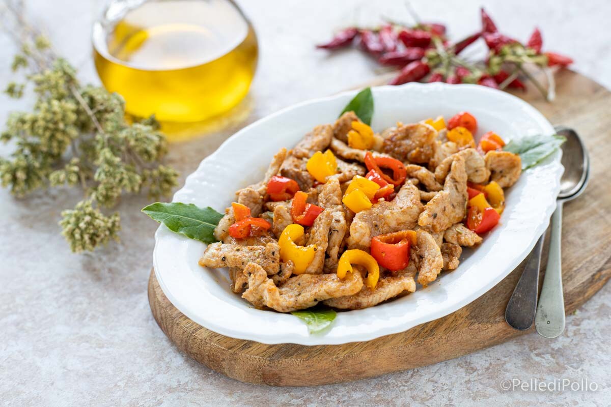 Reepjes varkenshaas met paprika en paprika