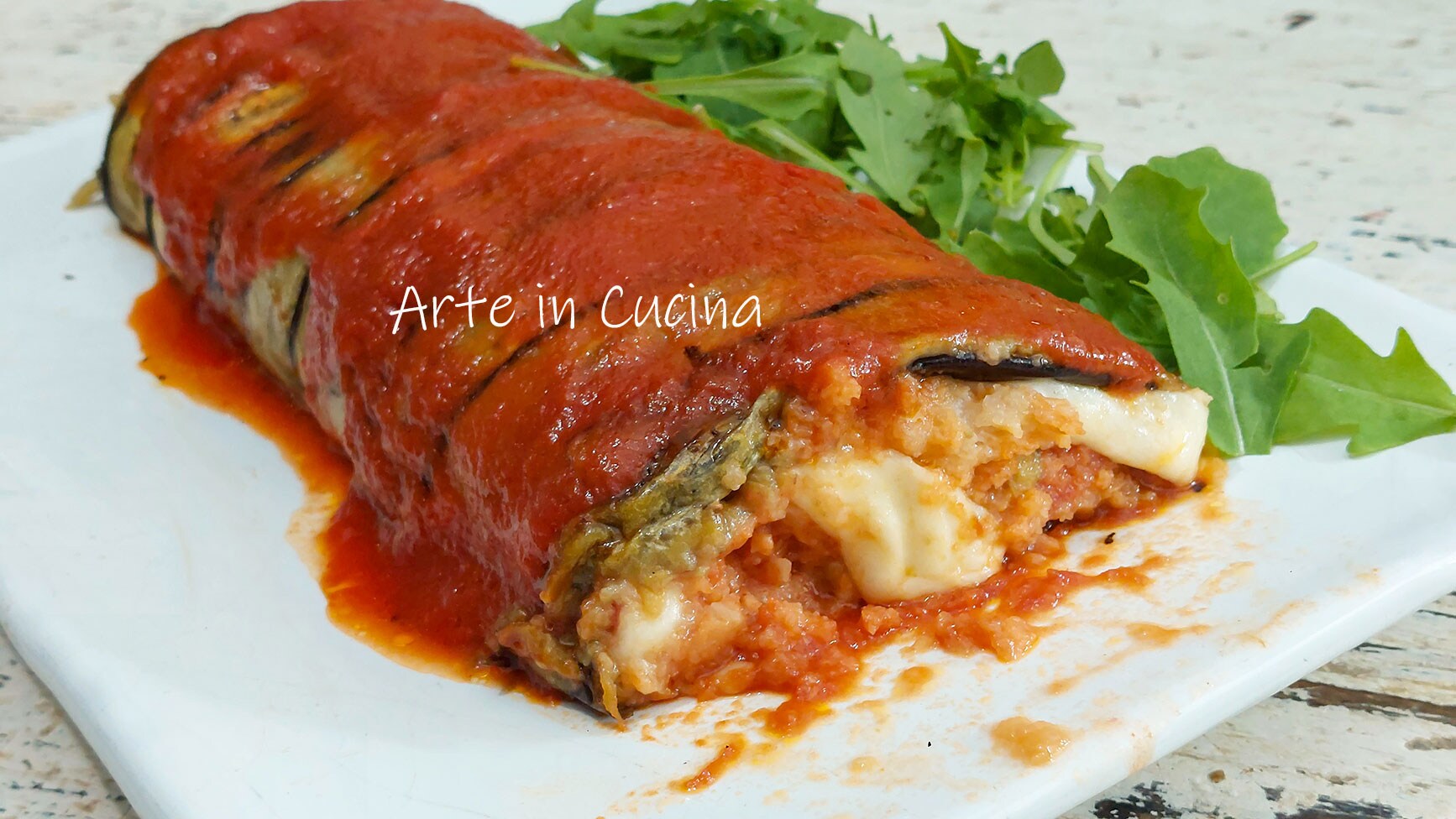 AUBERGINEROL MET PARMIGIANA MET SALAMI EN PROVOLA