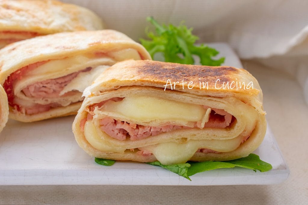 Rolletjes van piadine met ham