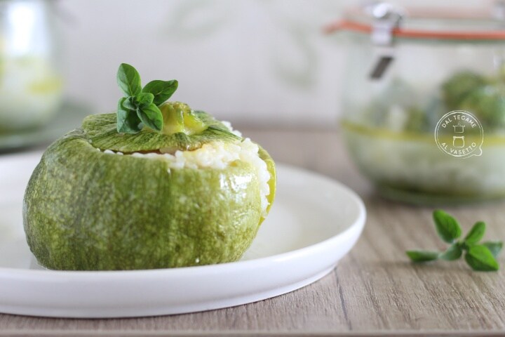 Gevulde courgettes in glazen pot