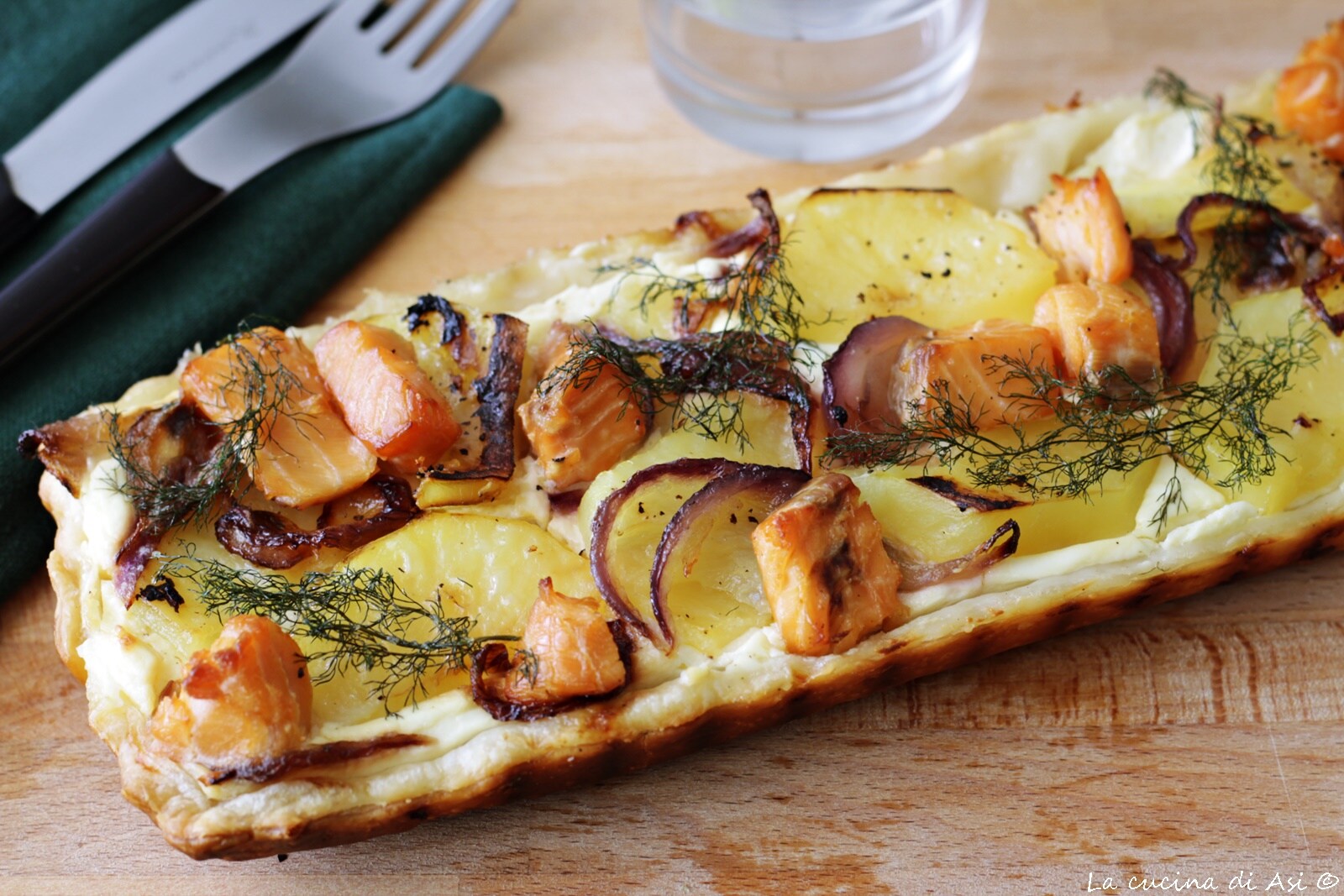 RUSTICO BLAADERDEEG met aardappelen zalm en ui