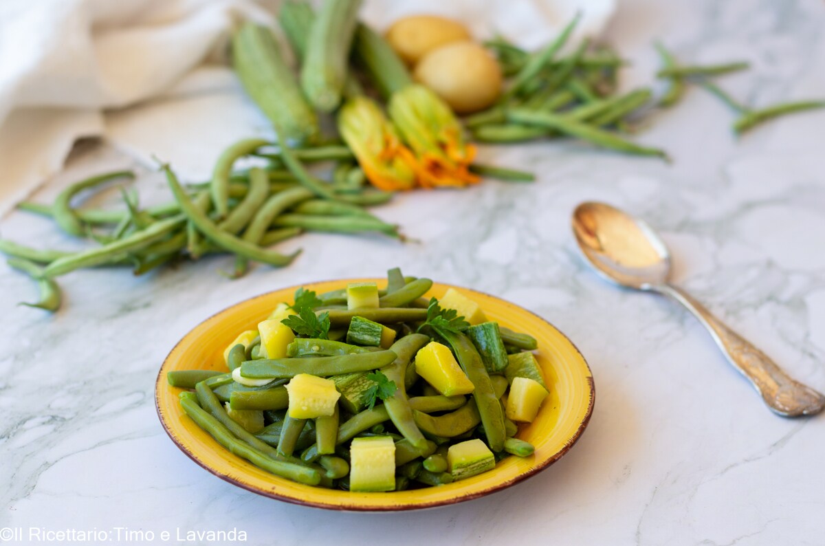 Salade van sperziebonen, aardappelen en courgettes