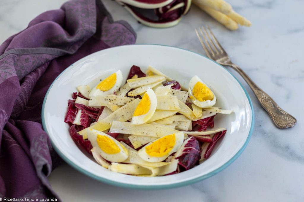 salade van witte asperges en hardgekookte eieren