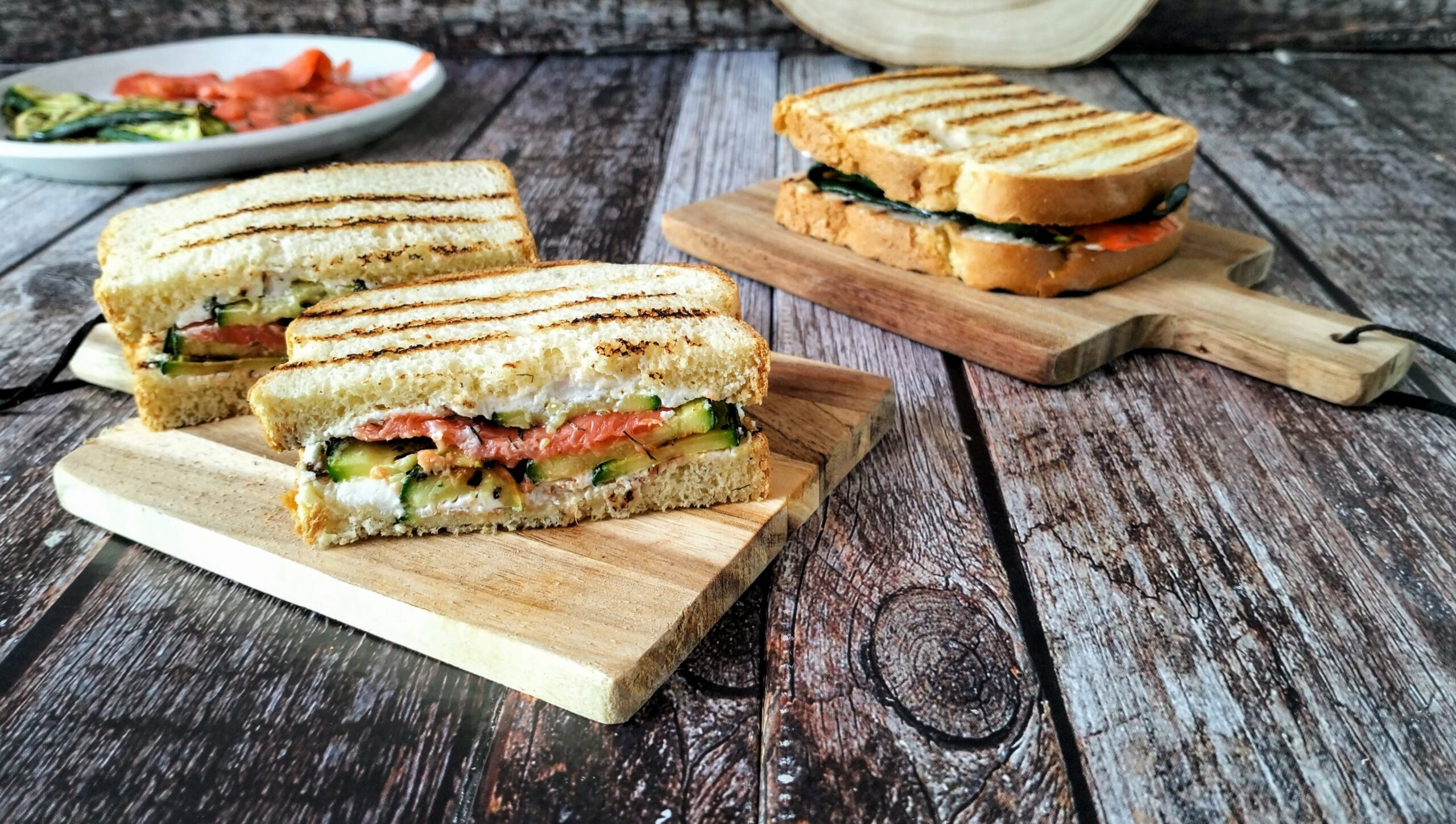 Gegrilde courgette en zalm sandwich: de sandwich met een frisse en delicate smaak