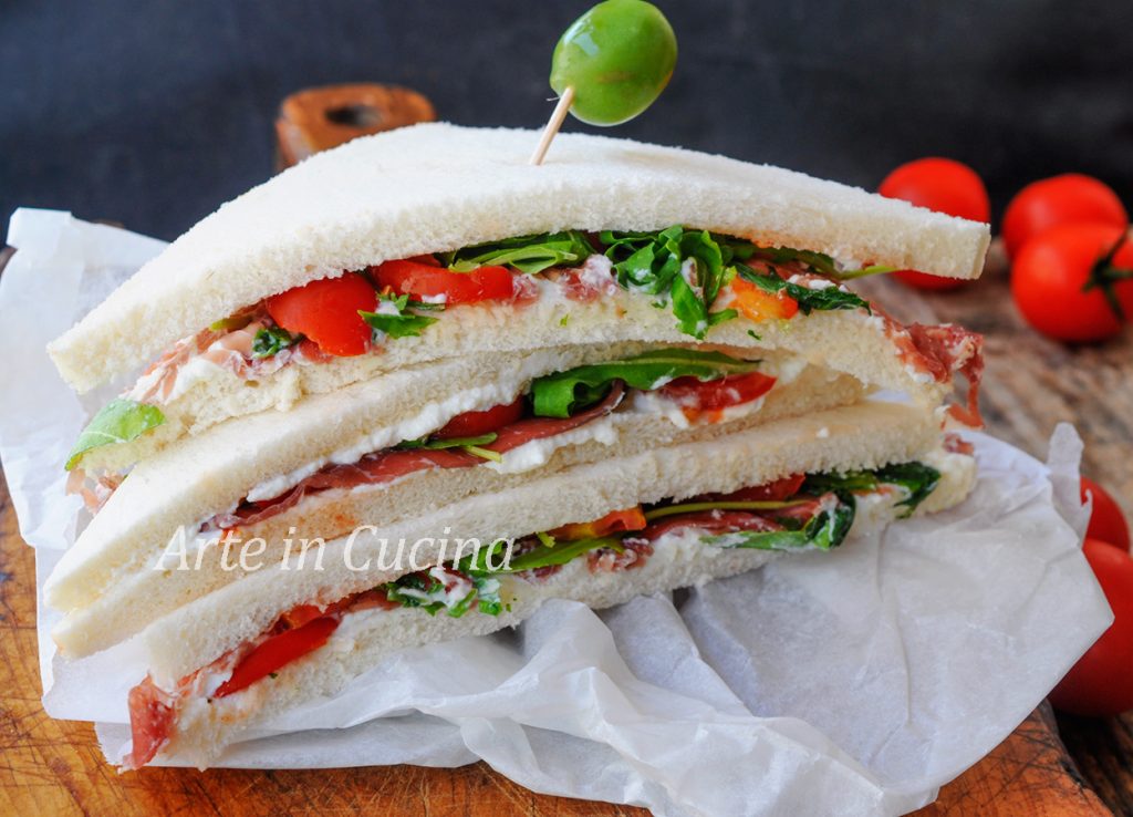 Sandwiches met rucola en bresaola uit de bar gemakkelijk en snel vickyart kunst in de keuken