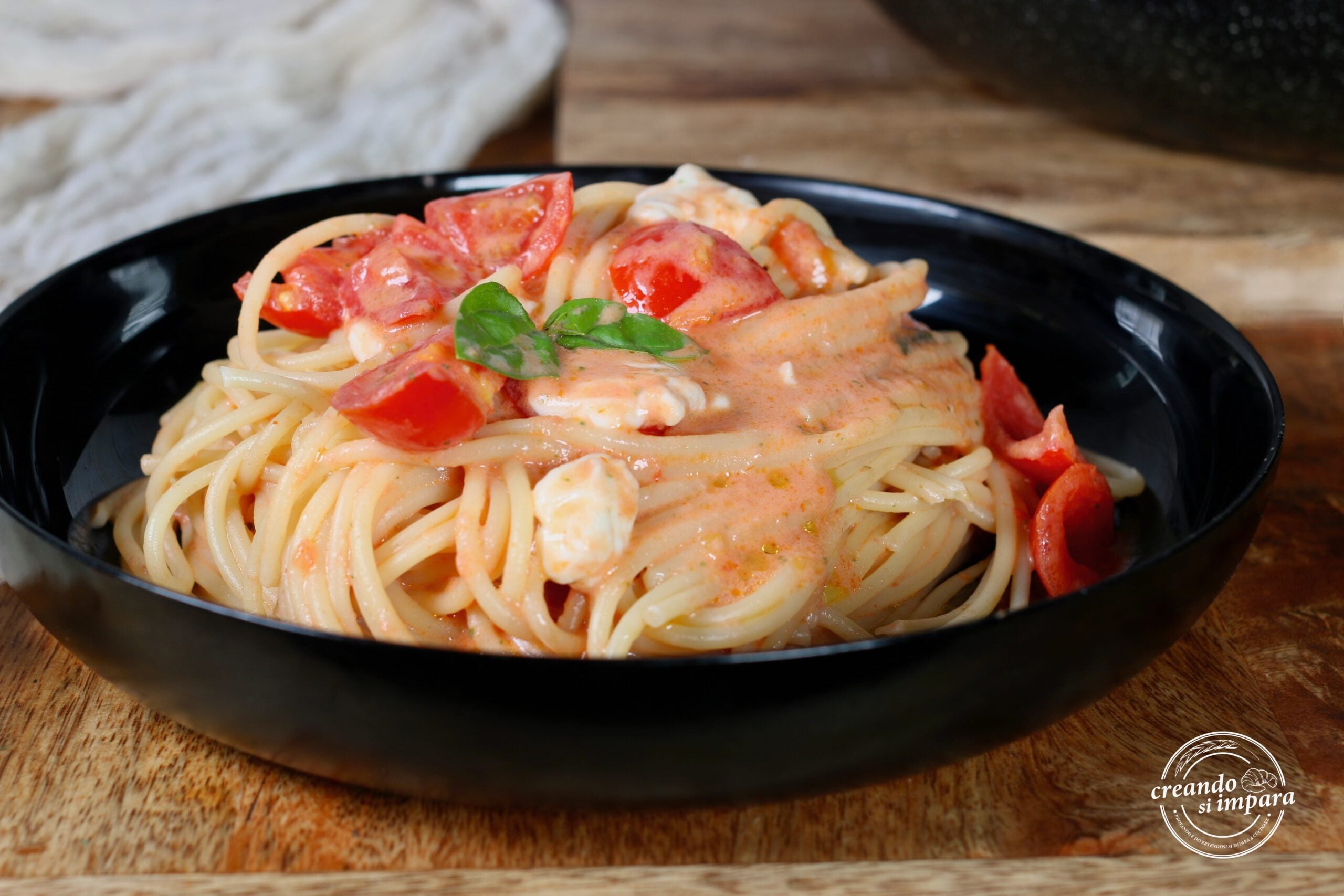 Spaghetti met verse tomaat en mozzarella