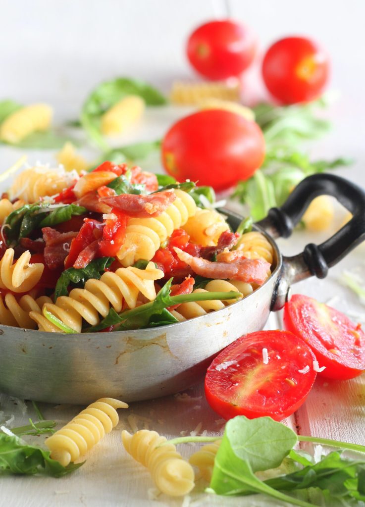 Fusilli rucola speck en cherrytomaten