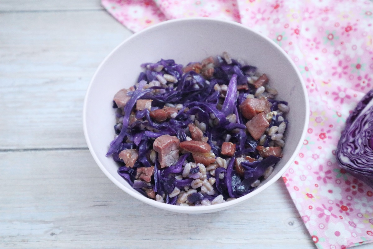 Spelt met rode kool en rauwe ham