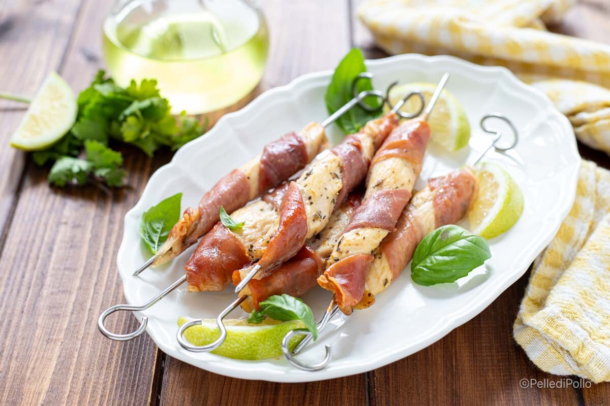 Kipspiezen met rauwe ham