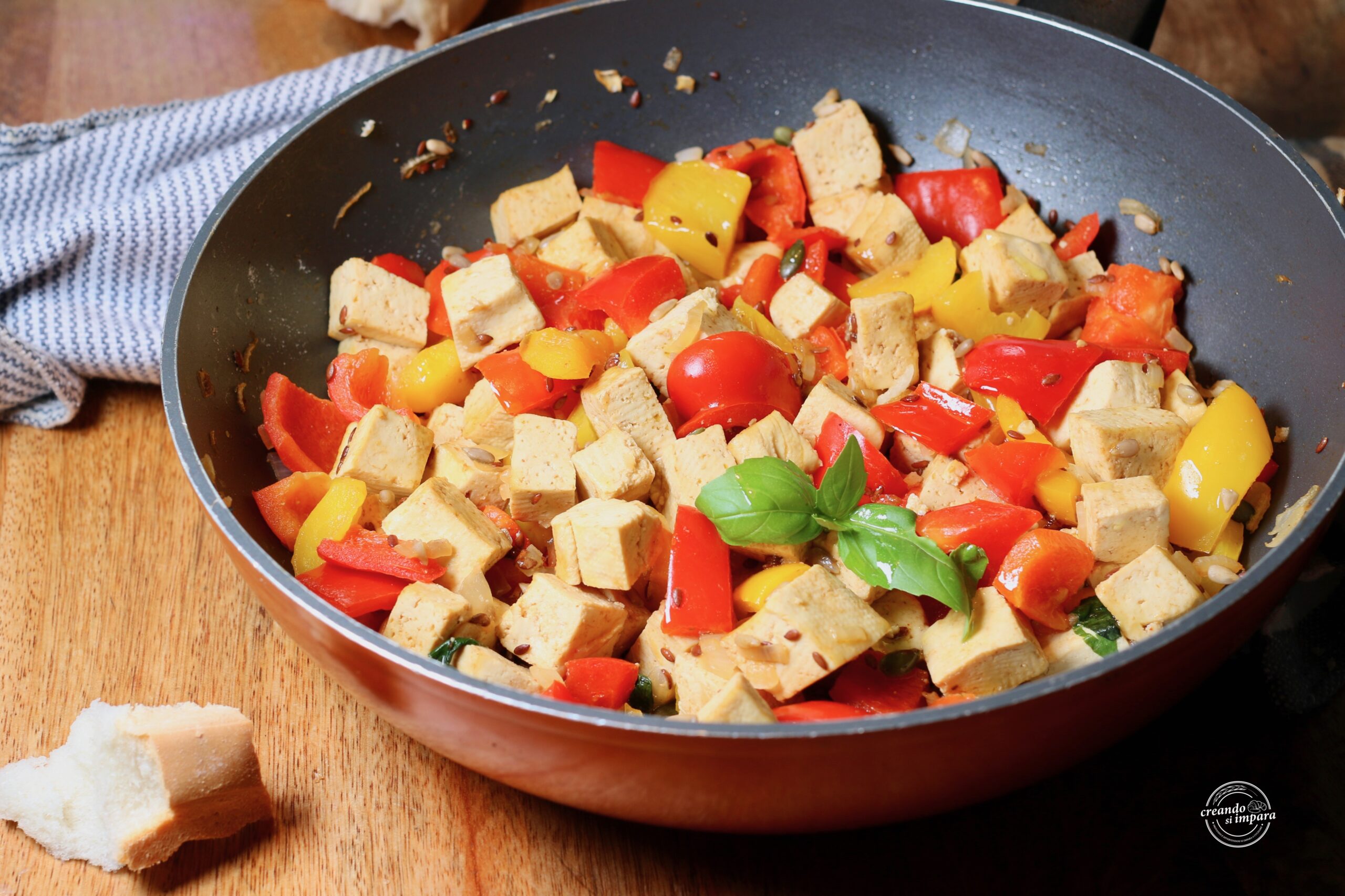 Tofu in de pan met paprika’s