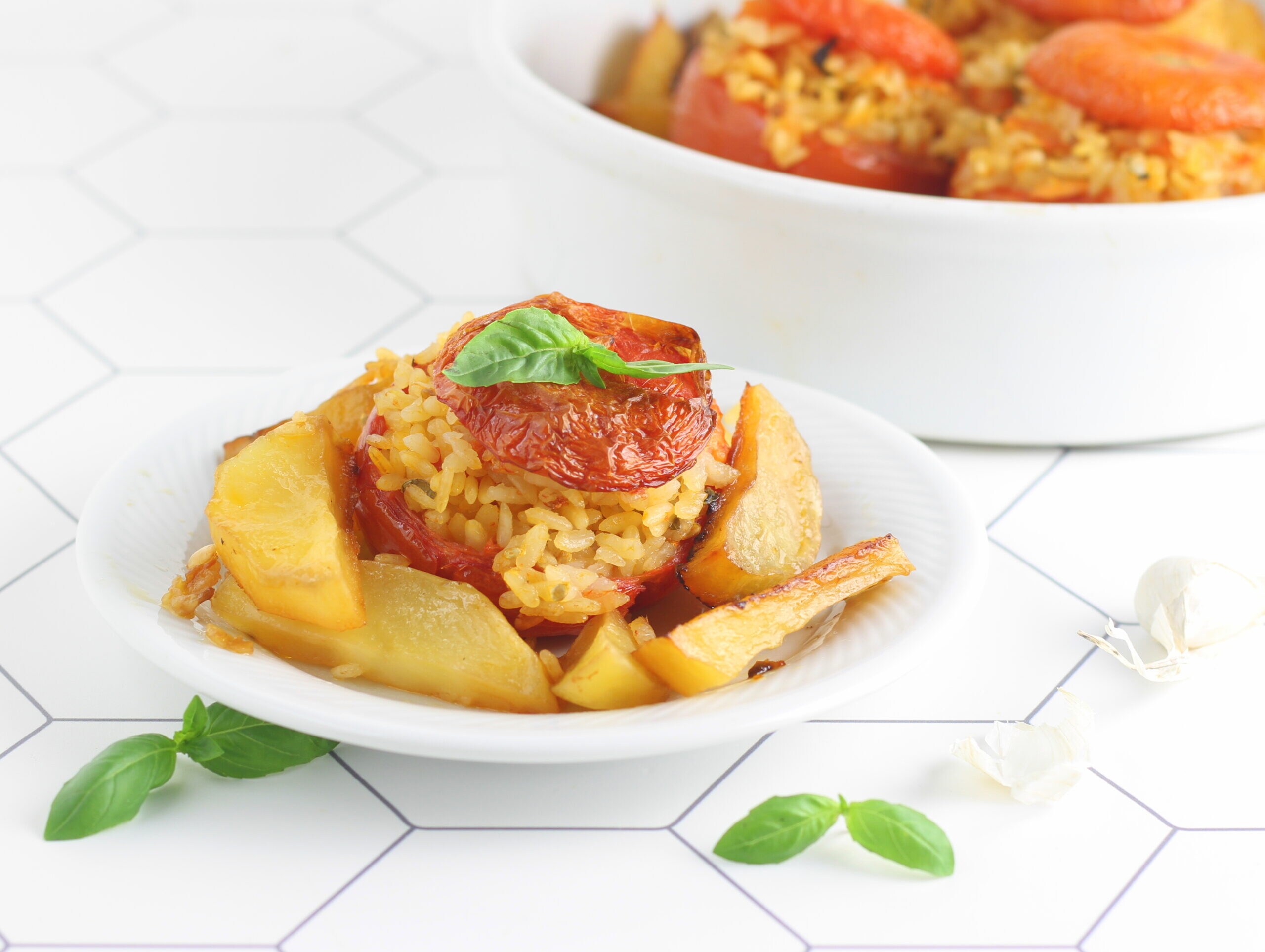 Tomaten met rijst, knoflook en basilicum