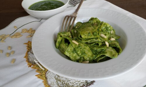 Lasagnette met basilicum en pesto