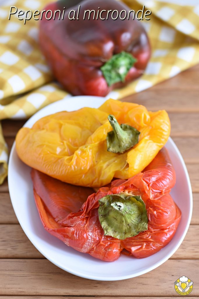 v_ hoe geroosterde paprika's in de magnetron te koken, eenvoudig en snel recept, paprika's zonder oven gekookt, il chicco di mais