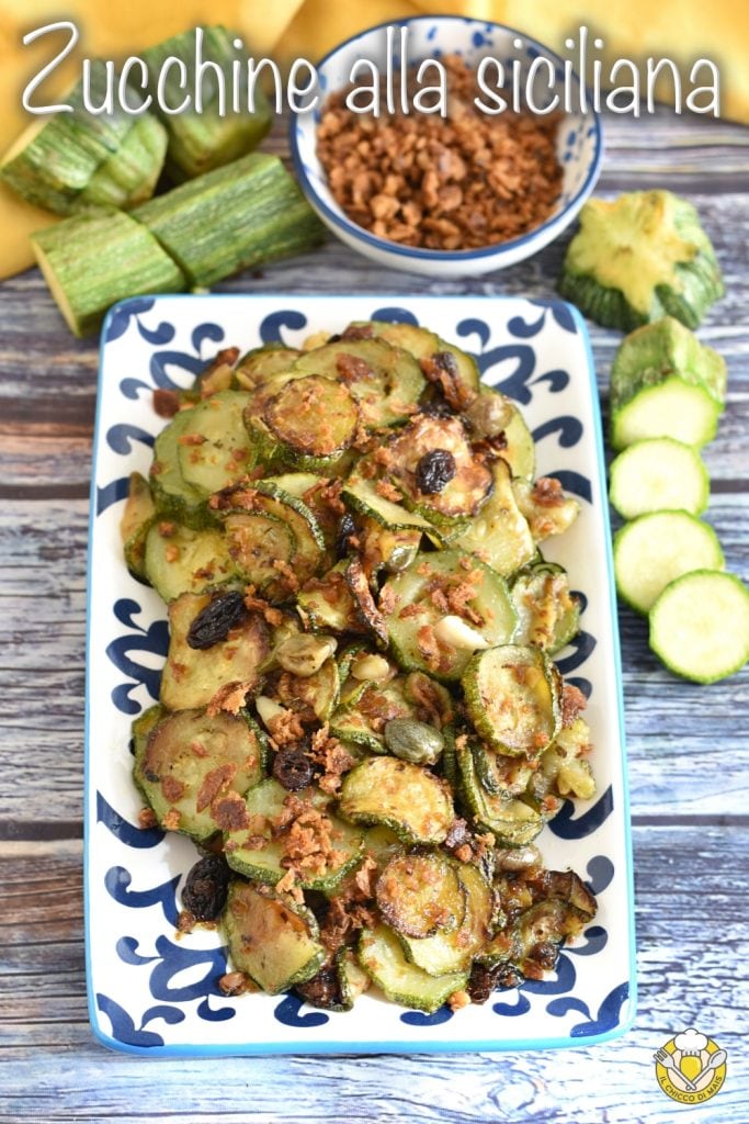 v_ Siciliaanse courgettes in de pan met paneermeel rozijnen pijnboompitten kappertjes il chicco di mais