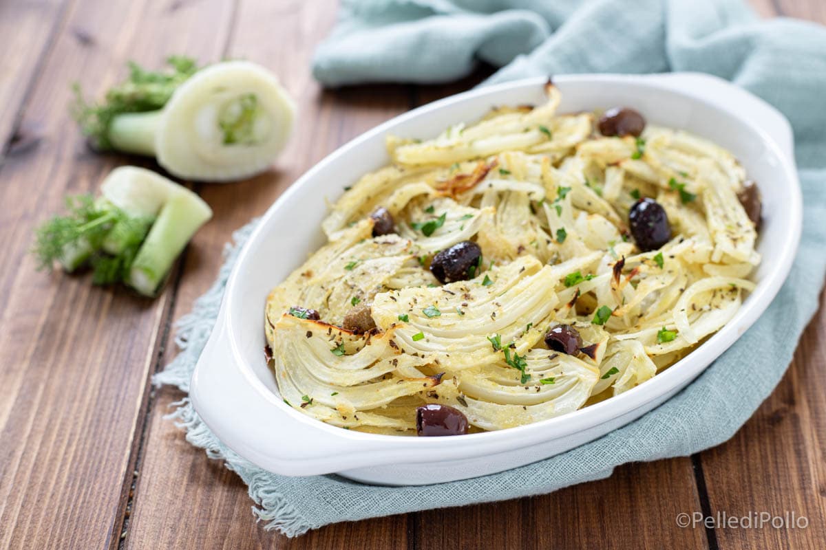Venkel met olijven en uien uit de oven