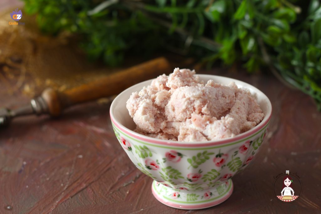 Vulling van gekookte ham voor ravioli