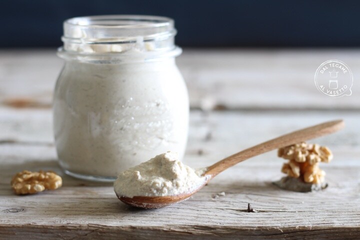 Walnotensaus zonder room en zonder knoflook