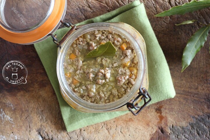Witte ragù in de pot koken