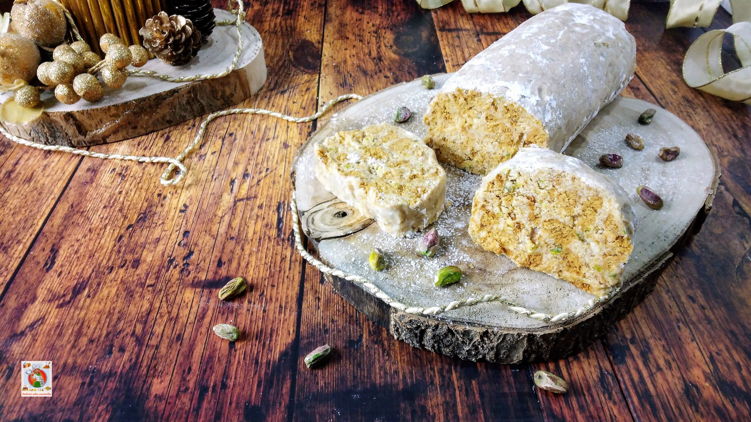 Witte chocolade en pistache salami: de unieke en onweerstaanbare versie van het typische feestdessert.