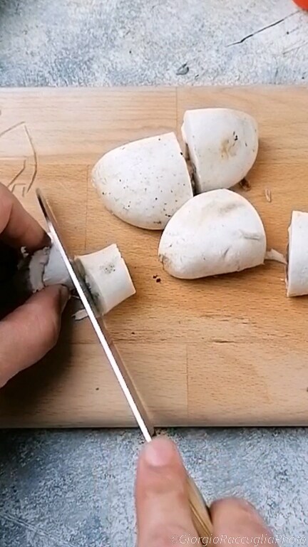 worst met champignons en aardappelen uit de oven