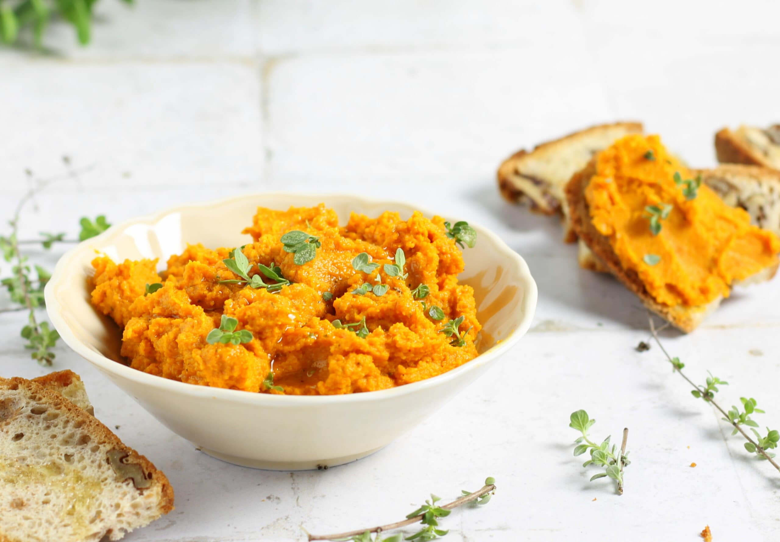 Wortel-crème met cashewnoten en marjolein