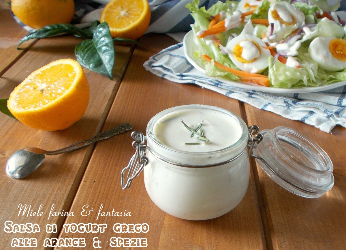 Yoghurtsaus met sinaasappels en specerijen