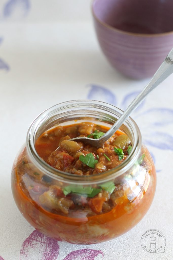 auberginecrème in een pot