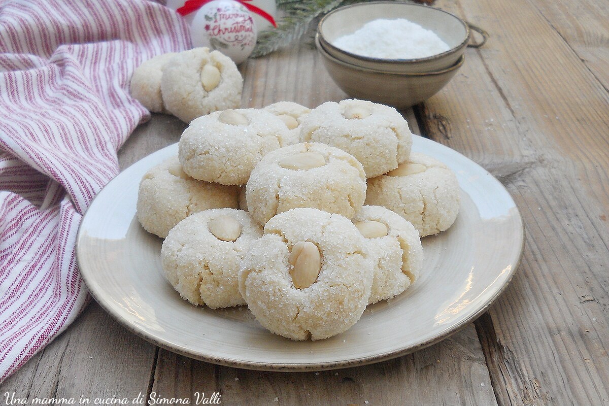 Zachte amaretti met kokos en amandelen