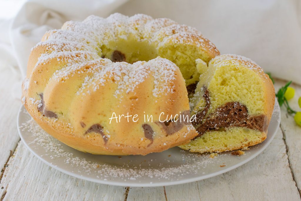 Zachte en lichte tweekleurige cake ring