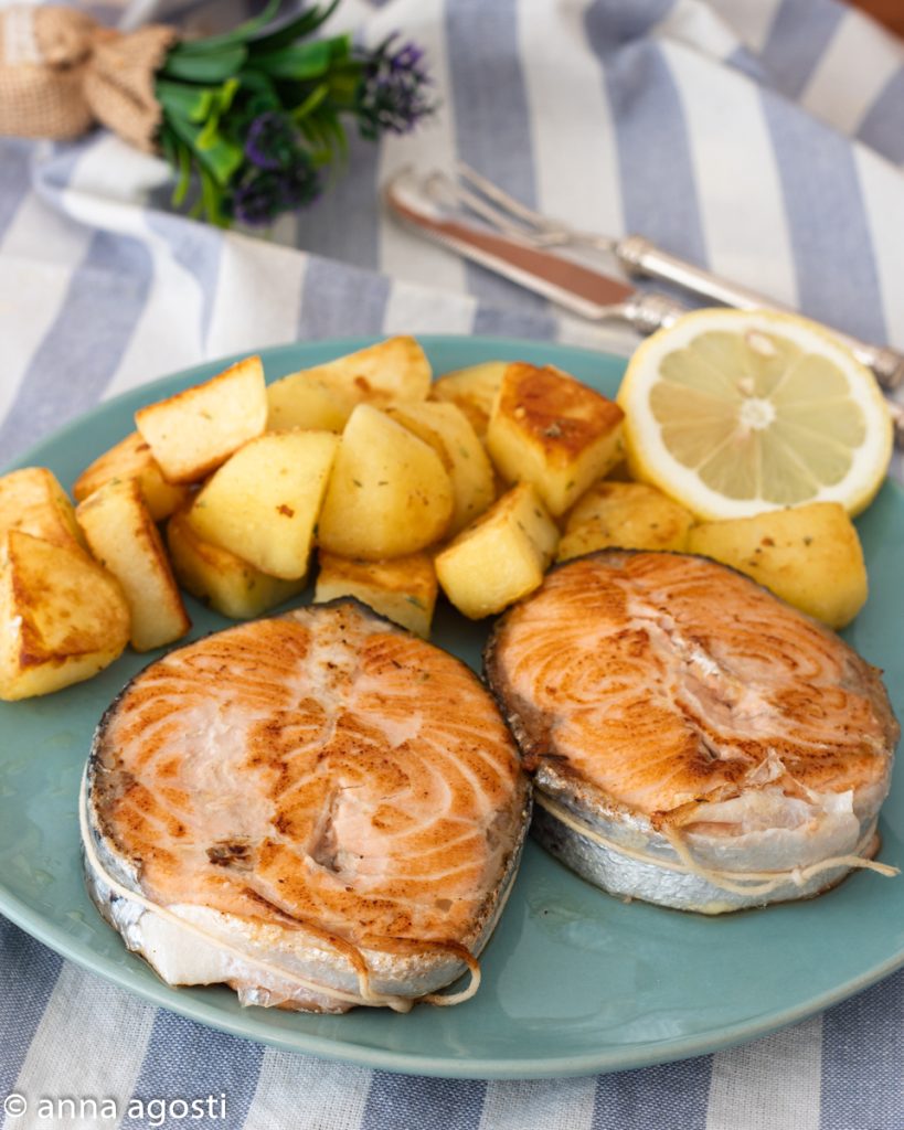 Zalmmedaillons in de pan met aardappelen