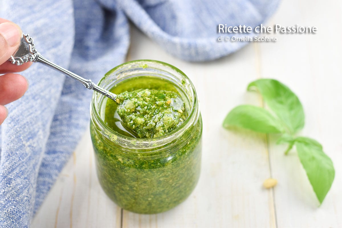 Zelfgemaakte basilicumpesto Eenvoudig en snel