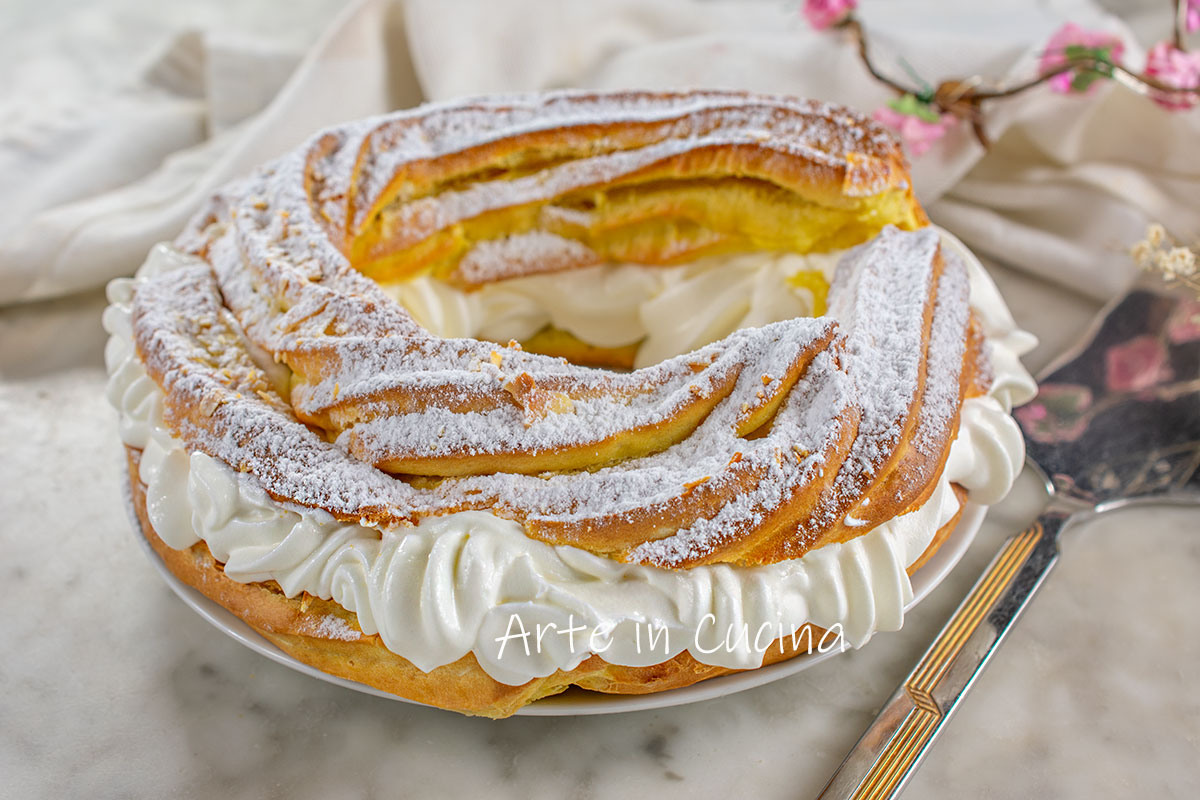 Zeppolone van San Giuseppe met chantilly