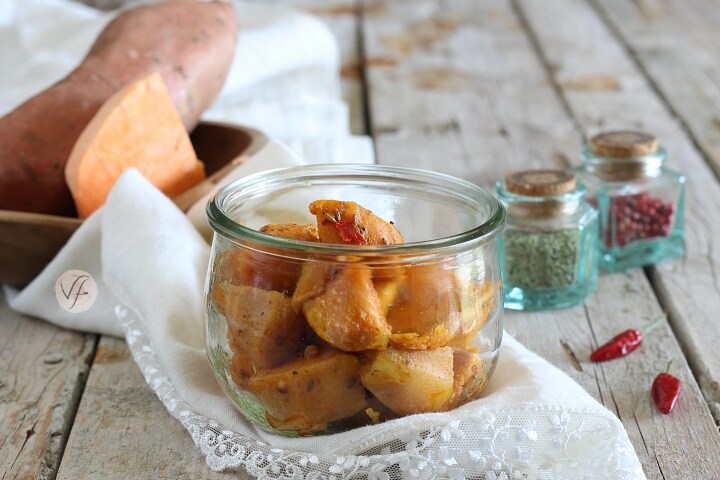 Zoete aardappelen in potkoken