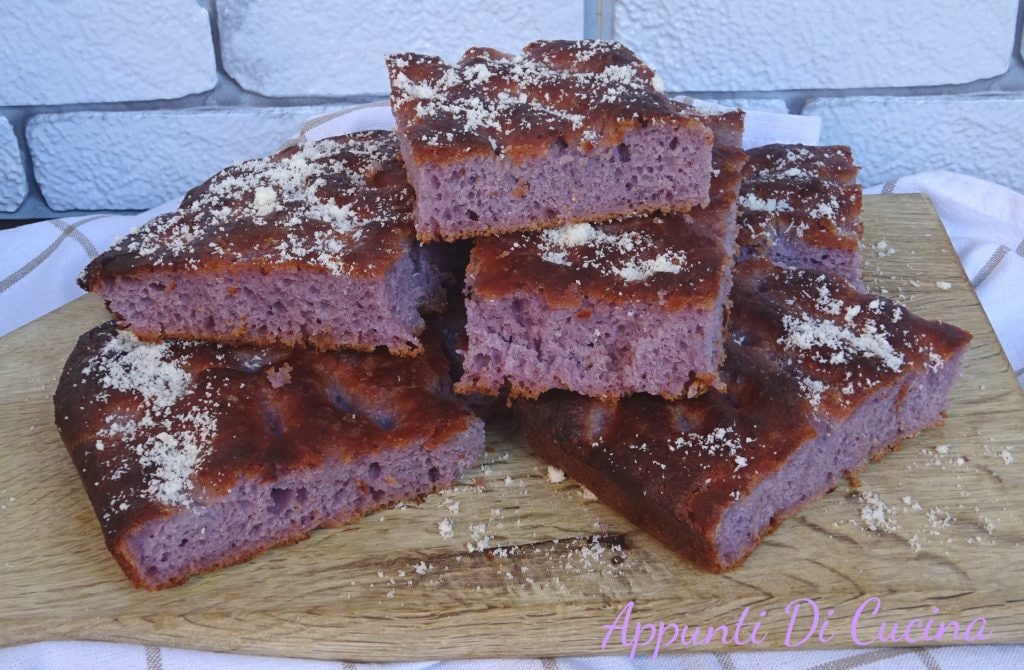 Focaccia met rode kool