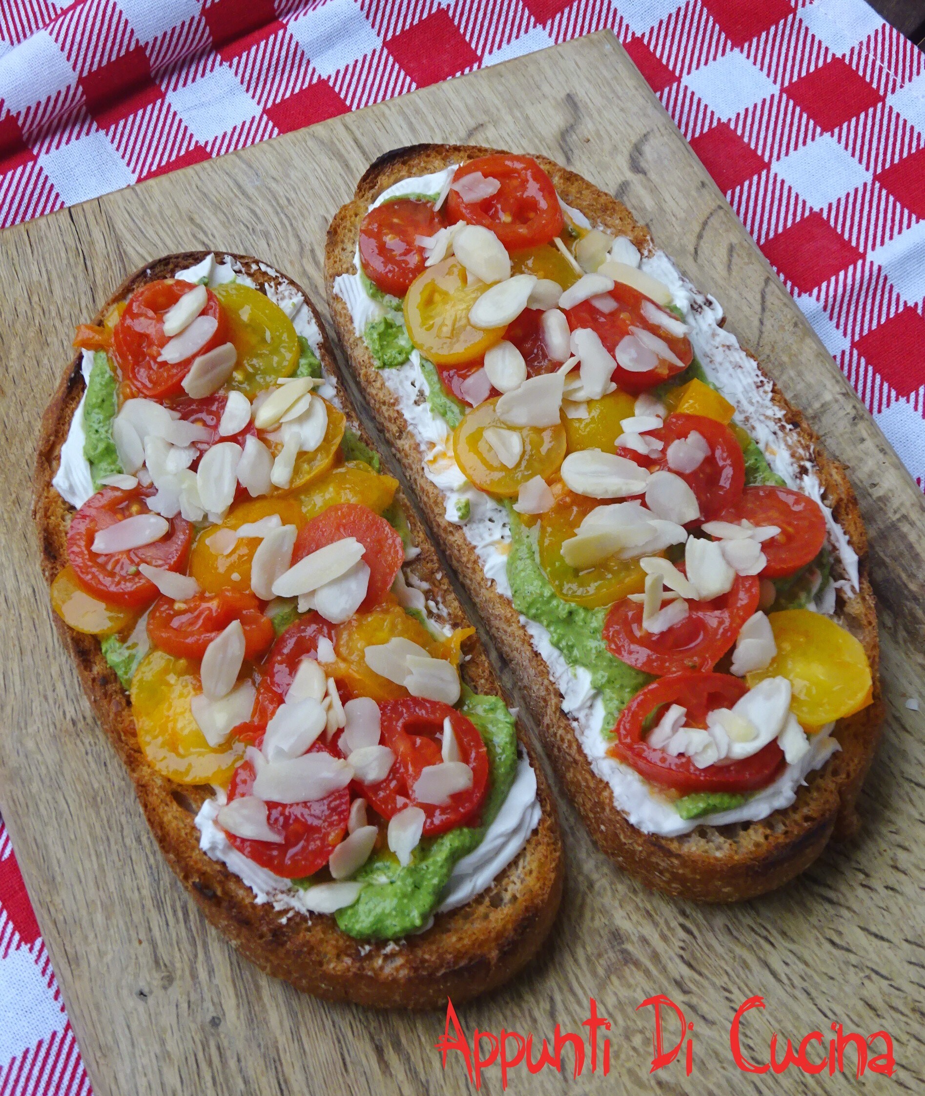 BRUSCHETTE MET CHERSTOMATEN EN VEGAN SPREAD