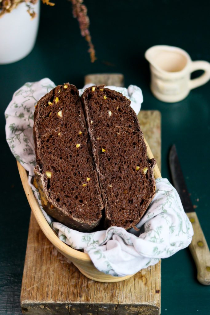 CACAO EN SINAASAPPEL BROOD MET ZUURDESEM