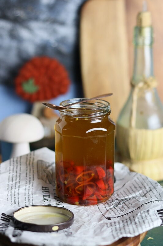 PITTIGE OLIE MET VERSE PEPERS, FAMILIE RECEPT